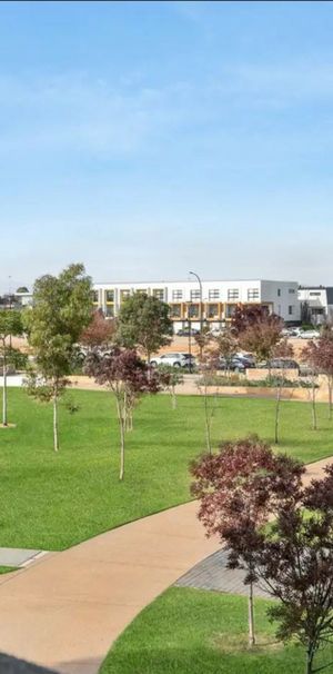 Ultra Modern, Low Maintenance - Executive Apartment Style Living in Stunning St Clair! - Photo 1