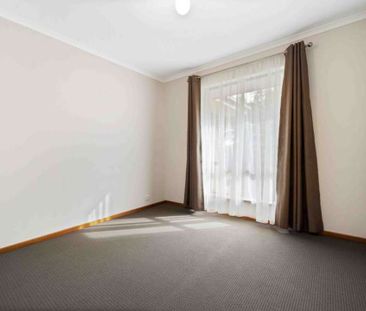 Lovely Three Bedroom Home - Photo 3