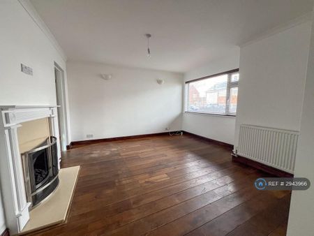 3 bedroom semi-detached house to rent - Photo 2