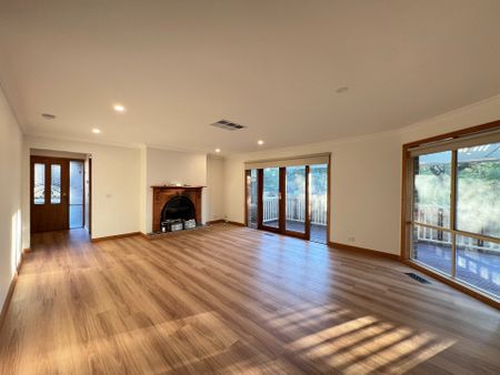 3 Bedroom Home close to schools - Photo 2