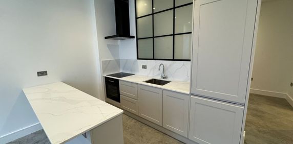 Studio Flat, Cumberland Park, W3 - Photo 2