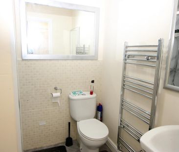 1 bedroom in a house share to rent - Photo 5