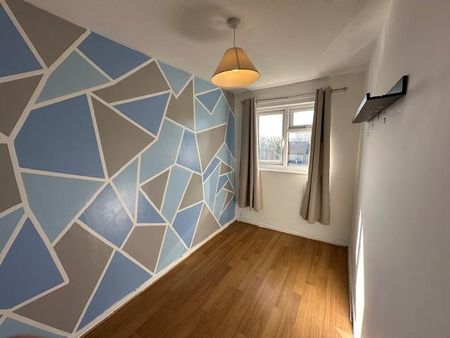 3 bedroom terraced house to rent - Photo 2