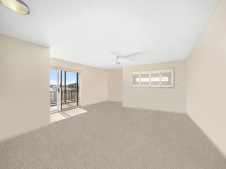 Where Coastal Calm Meets Contemporary Comfort - Photo 2