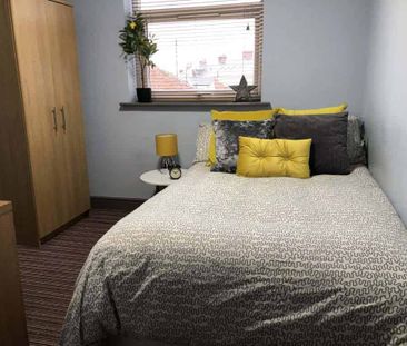 Deluxe Bedroom - Photo 3