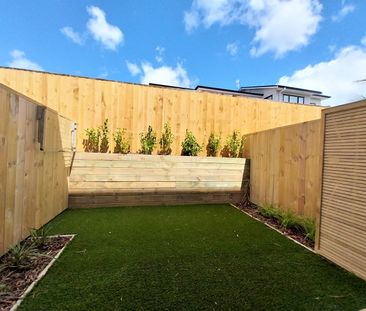 Amazing new Townhouse on Te Atatu Peninsula - Photo 3