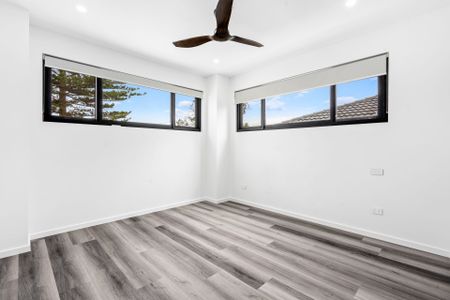 Contemporary Luxury Living - Photo 3