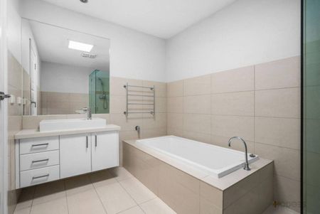 PRIME PARKDALE | FAMILY HOME | BAYSIDE LIVING - Photo 5