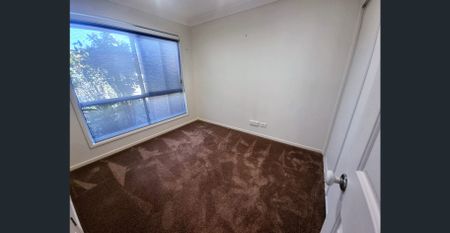 Beautifully Manicured Family Home - Photo 4