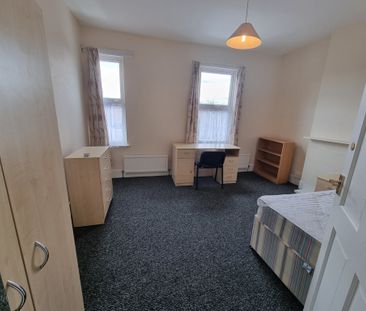 4 Bed Student Accommodation - Photo 2