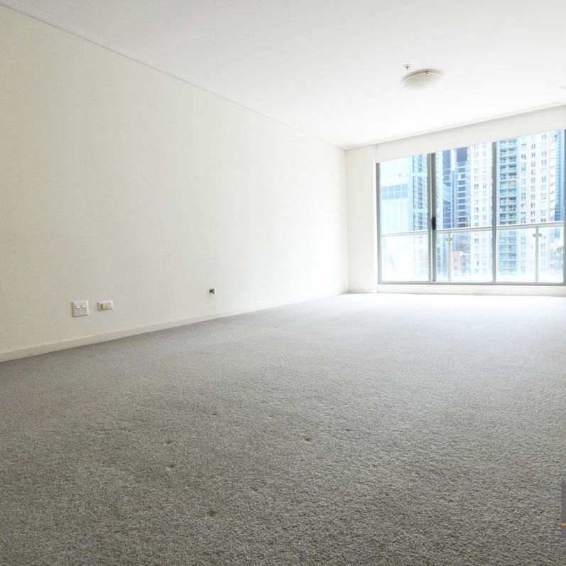 Bright and Sunny 1 Bedroom Apartment in Hordern Towers - Photo 1