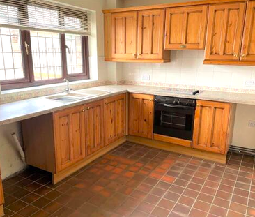 2 bedroom end of terrace house to rent - Photo 2