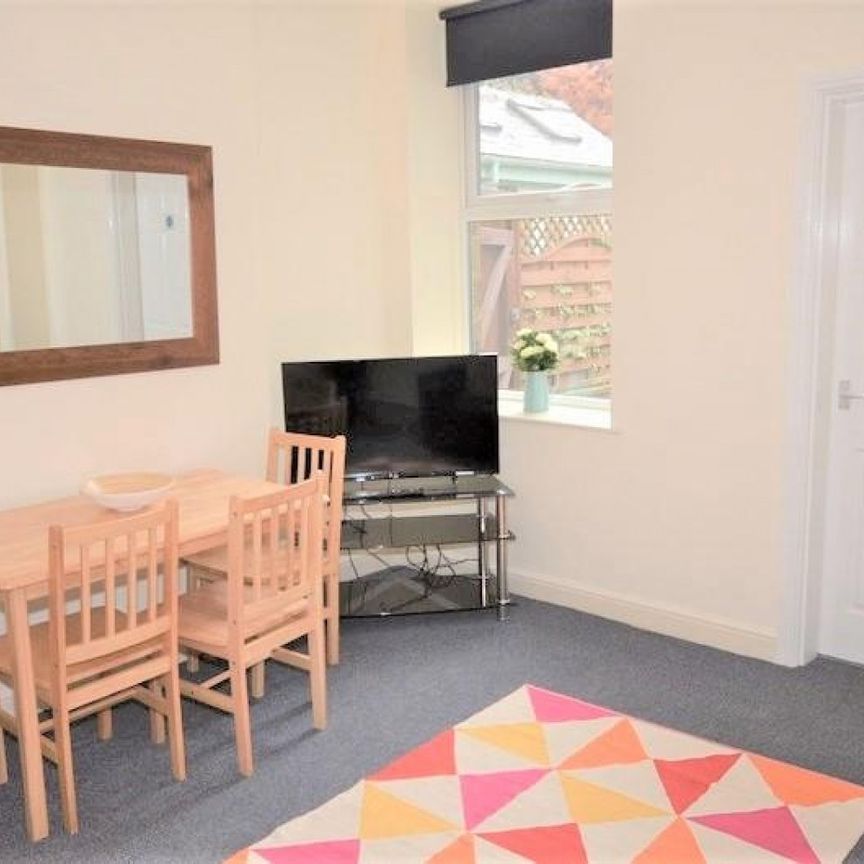 5 bedroom House To Let Total Size: 1260 SQ FT - Photo 1