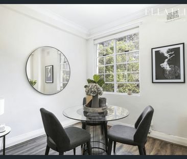 Spacious Art Deco Apartment | Prime Location - Photo 5