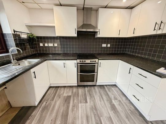 3 bedroom semi-detached house to rent - Photo 1