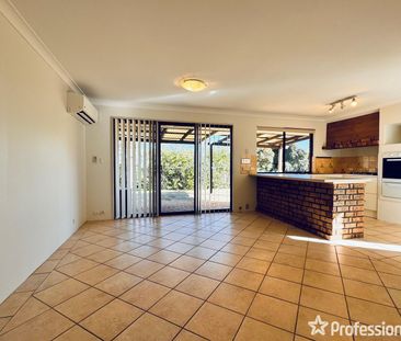 Spacious Family Living with Room for Everyone! - Photo 5