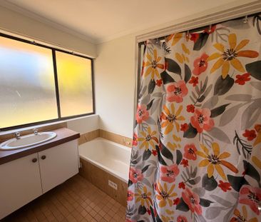 Freshly painted 3-bedroom home - Photo 3