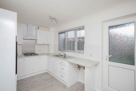 2 bedroom semi-detached house to rent - Photo 5