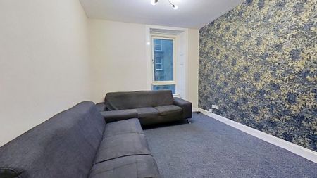 3 bedroom flat to rent - Photo 2