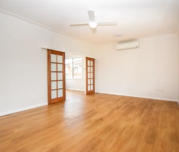 Charming Perry Oval Home - Photo 4