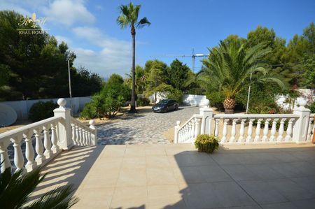 IMPRESIONANTE CHALET EN UNA PLANTA EN ALQUILER DE LARGA ESTANCIA - Photo 3