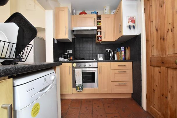 1 bedroom in a house share to rent - Photo 1