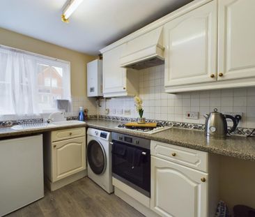 2 bedroom semi-detached house to rent - Photo 5