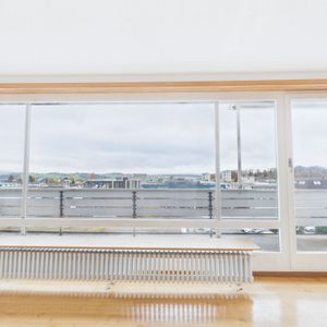 Luminous 4.5-room penthouse apartment with beautiful views Available for occupancy from March 2026 - Photo 2