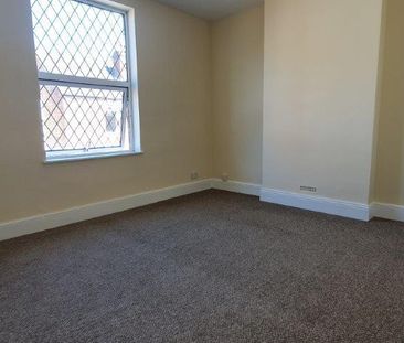 3 bedroom end of terrace house to rent - Photo 5