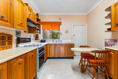 Charming and convenient! - Photo 5