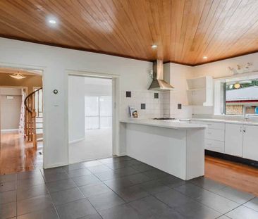 Sunny Family pet friendly home with an Avo tree - Photo 2