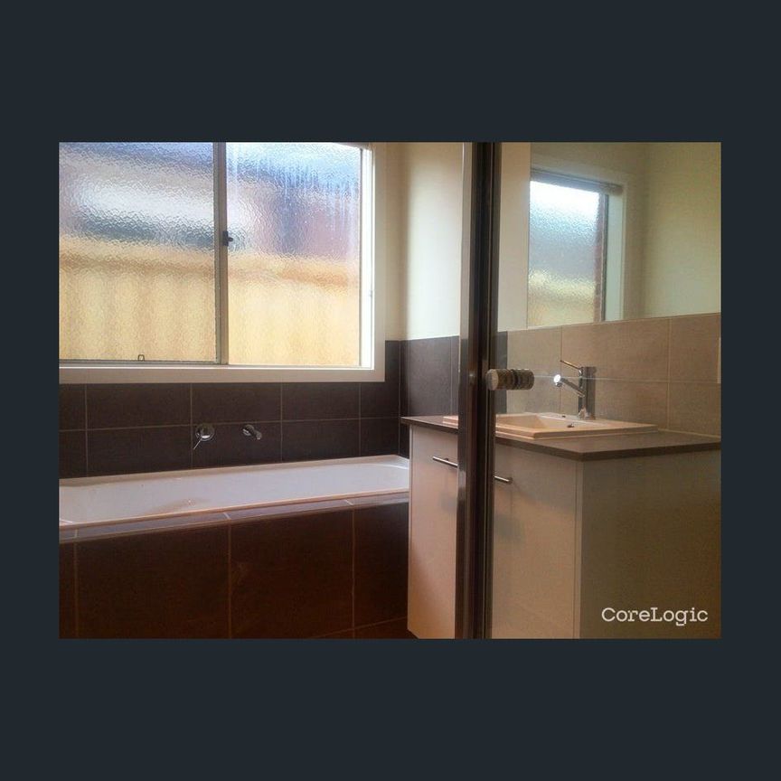 Low-maintenance living in a growing and family-friendly neighbourhood! - Photo 1