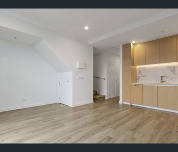 Stylish Three-Storey Living with Modern Comforts - Photo 6