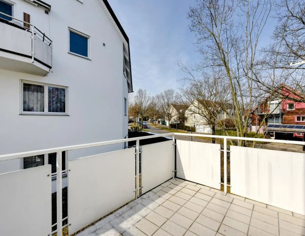 +++ bequeme Lage - gemütlich & top gepflegt - Laminat, Balkon, Bad mit Wanne & Dusche - inklusive EBK & TG-Stpl. +++ - Photo 1