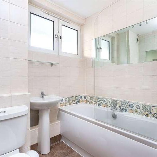 Aubert Park, Highbury, N5 - Photo 1