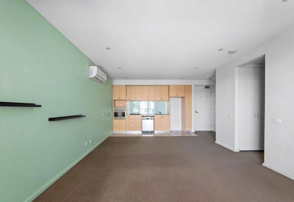 Sophisticated Apartment in a Prime Position - Photo 1