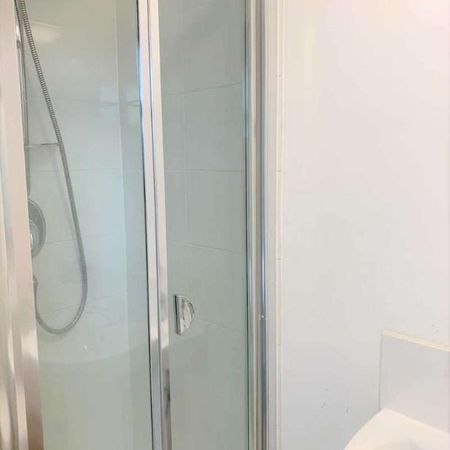 En-suite Room, On Board Street, Salford, M6 - Photo 3