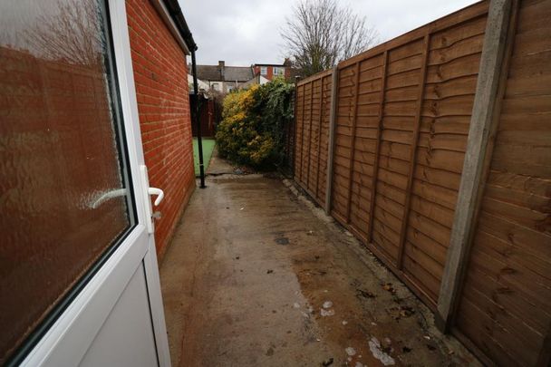 House share to rent - Photo 1