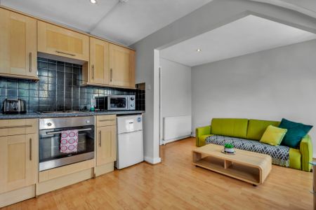 23 CLIFF ROAD - DESIGN HOUSE Leeds - LS6 2ET - Photo 2