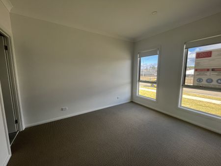 Duplex in Popular Teneriffe Estate - Photo 4