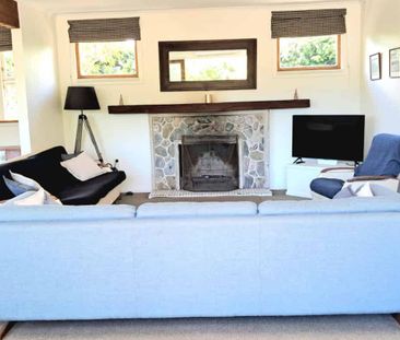 Winter Rental – Charming Home Near Town - Photo 1