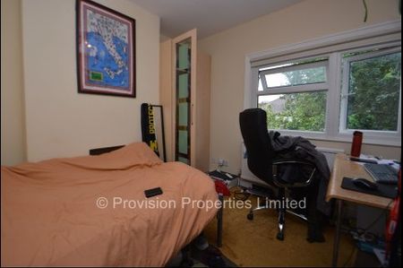 3 Bedroom Properties in Leeds - Photo 4