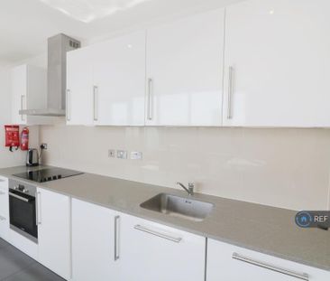 2 bedroom penthouse to rent - Photo 6