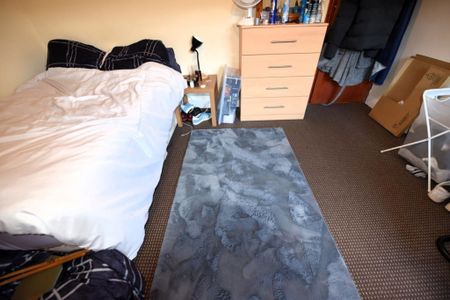 5 bedroom House in Hessle View, Leeds - Photo 5