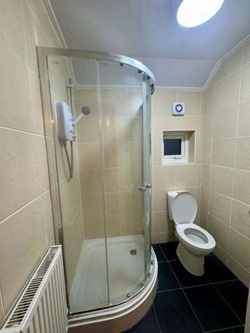 Uxbridge Road, Slough, SL2 - Photo 3