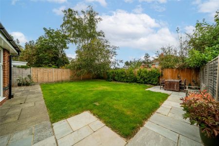 5 bedroom detached house to rent - Photo 2
