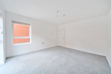 4 bedroom house to rent Waterslade Way, Houghton Regis, Dunstable, Bedfordshire, LU5 - Photo 2