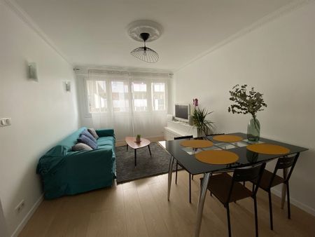 Location Appartement 3 pièces 60m² PARIS 20ème - Photo 2