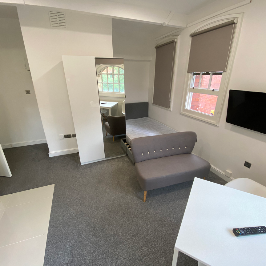 Flat 17, 221 Woodhouse Street, LS6 2UZ, Leeds - Photo 1