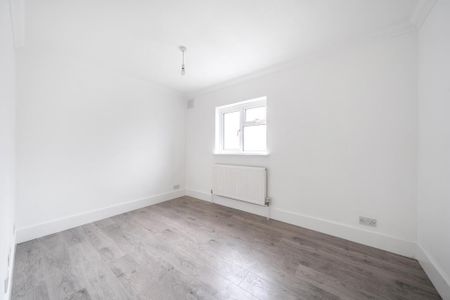 4 bedroom detached house to rent - Photo 3